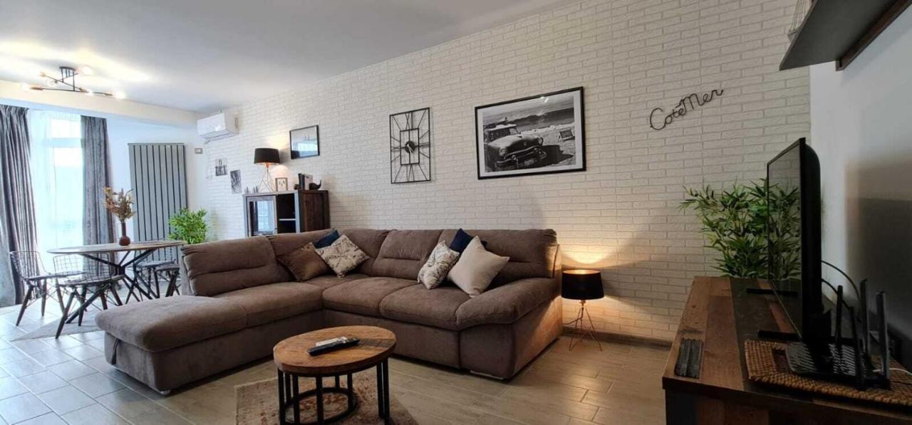Vintage Breeze - Pools Apartment