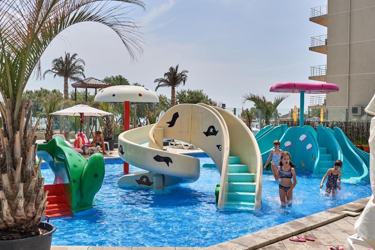 Vintage Breeze - Pools Apartment Mamaia